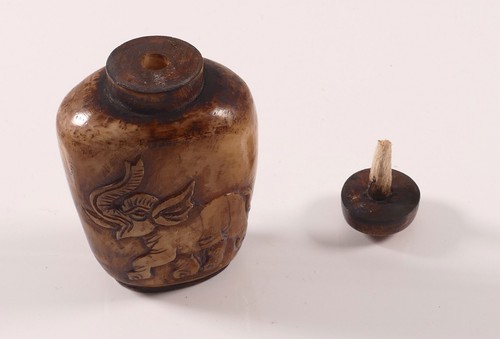 China snuffbottle horn - china,