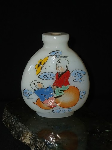 Snuff bottle milchglas - snuff, 2